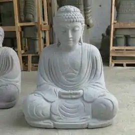 Sitzender Buddha, Japaner, 86 cm Höhe, Naturstein (Flussstein), Steinmetzarbeiten. Naturstein, Grau 